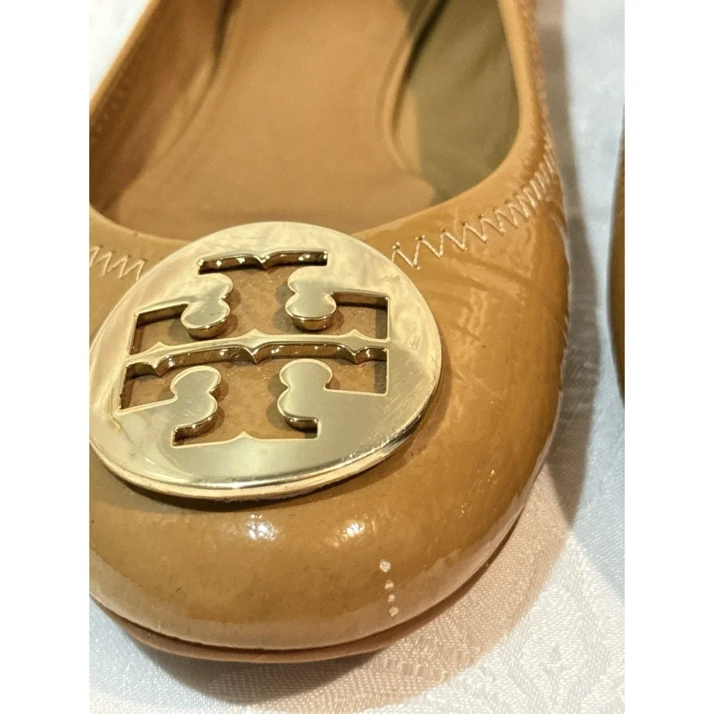 Tory Burch Reva Tan Pebbled Leather Gold Logo Ballet Flats Size 7.5 Designer